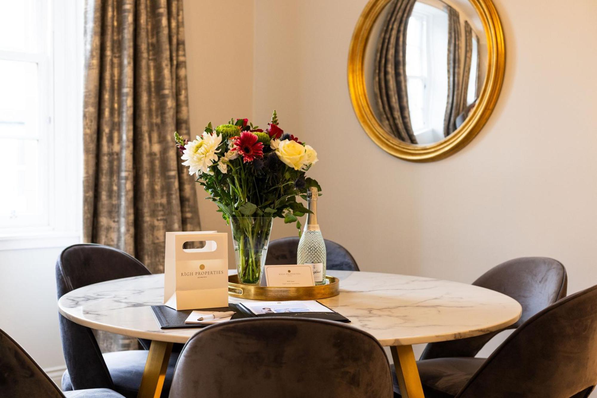 Righ Properties - Luxurious City Centre Three Bedroom Apartment Эдинбург Экстерьер фото
